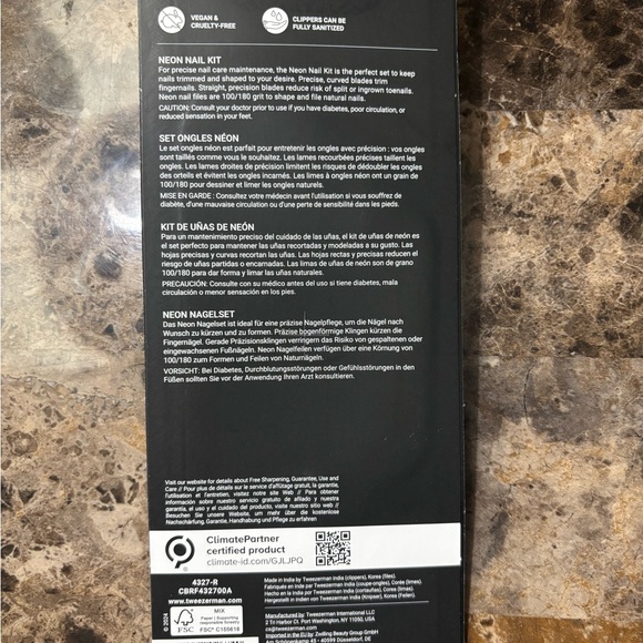 Tweezerman Neon Nail Kit Clippers Nail Files Beauty Nailcare Vegan Nails New - Picture 2 of 2